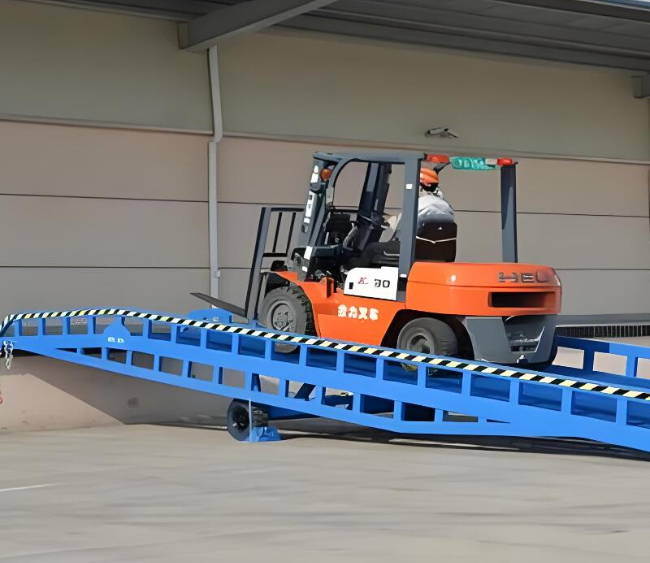 打安镇移动式卸货平台（叉车用）